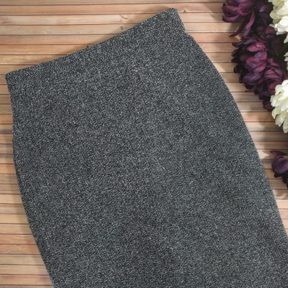 EUC BR Herringbone Tweed Mini Skirt, Size 2